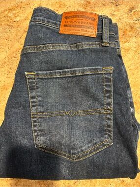 Lucky Brand Men’s 223 Straight 30x30 Dark Blue Jeans Zip Fly 5” Cuff 7.50” wide